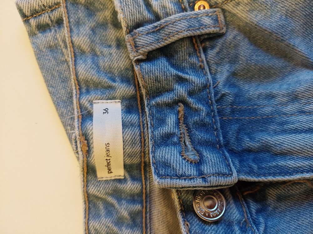 Gina tricot gallabuxur ljósbláar str 36