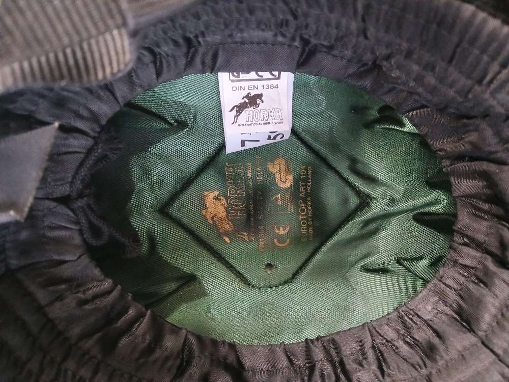 Horka ratsastuskypärä 59