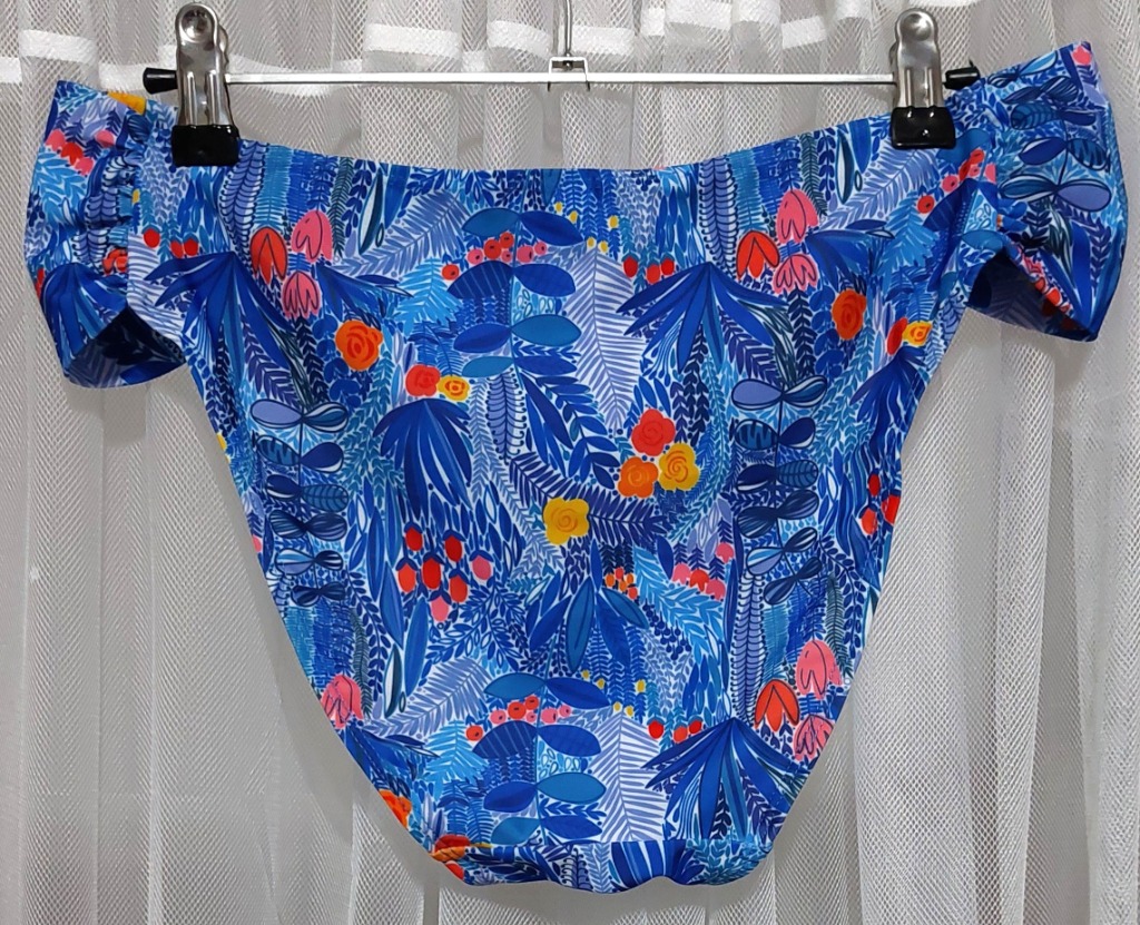 Uudet bikini housut L koko