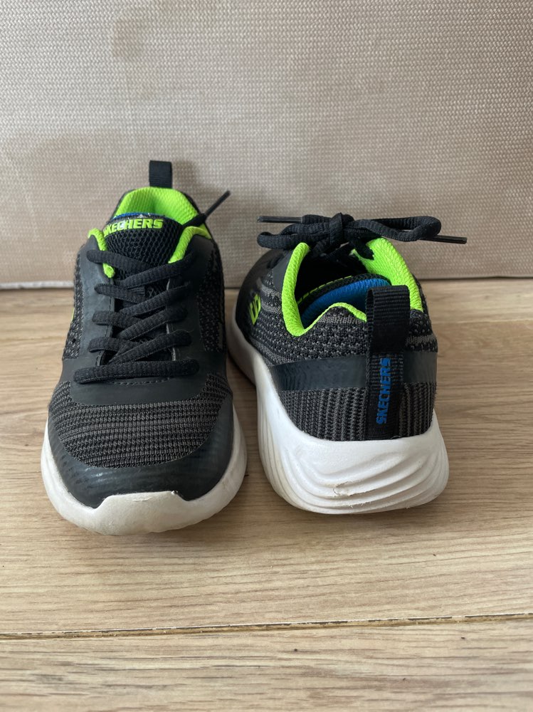 Skechers str28