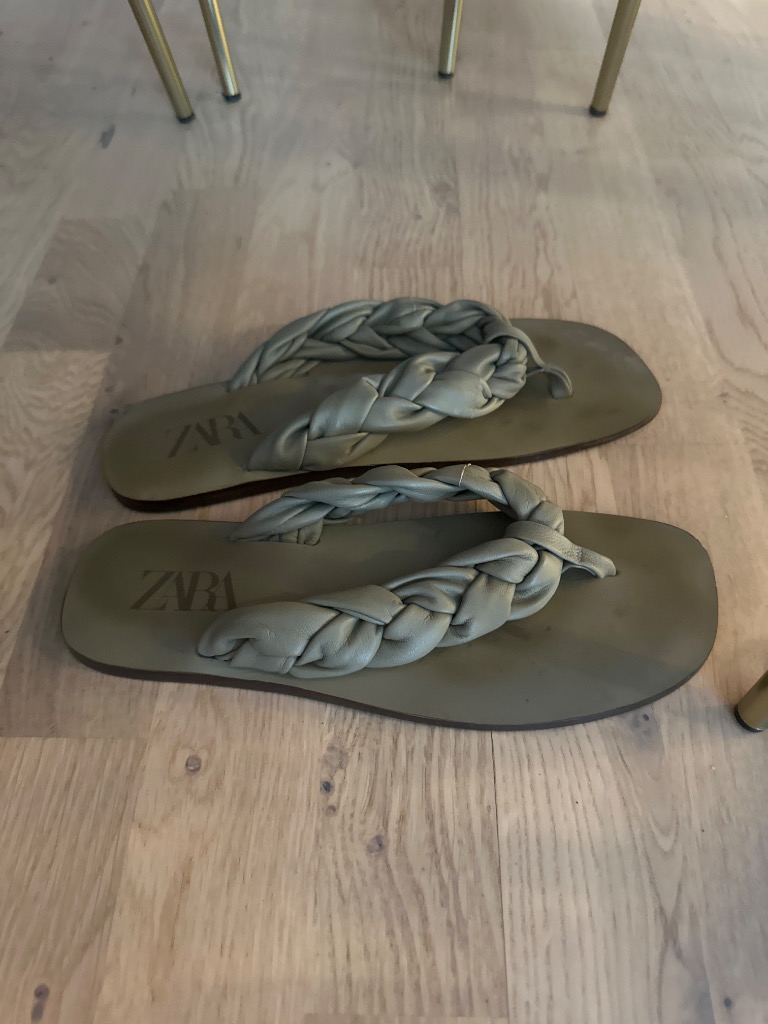 Zara skinn slippers khaki 39
