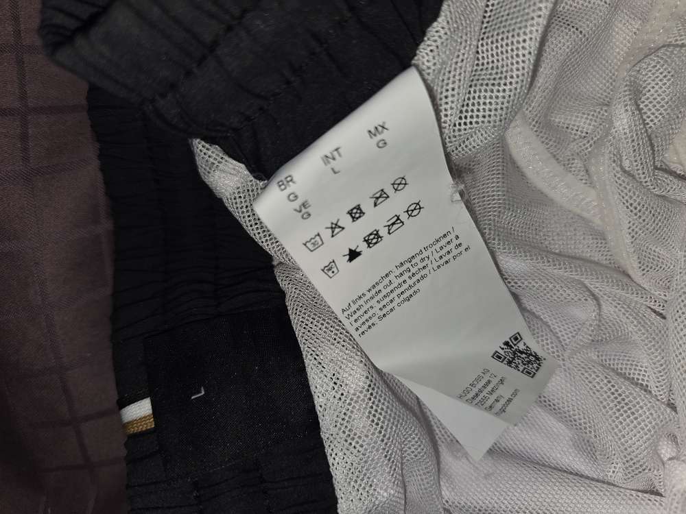 Hugo Boss stuttbuxur st.L nýjar