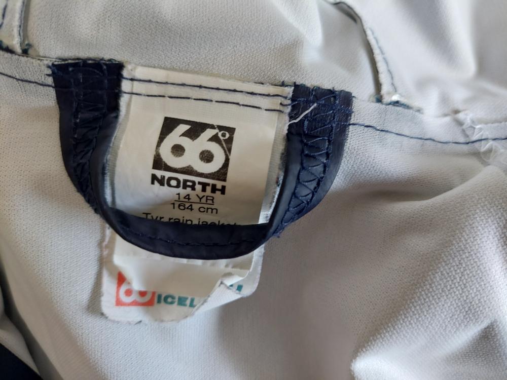 66 regngalli str 164 / 14 ára. Heill nánast óslitinn 