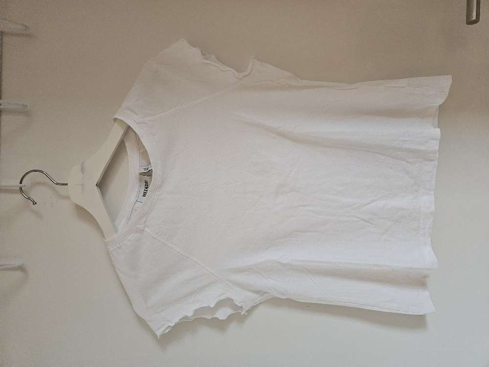 Hvit T-skjorte fra weekday str L