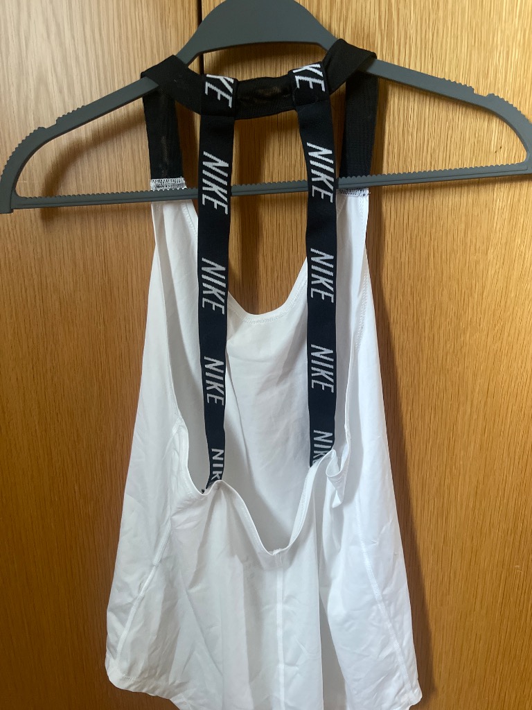 Hvítur nike hlýrabolur í xs