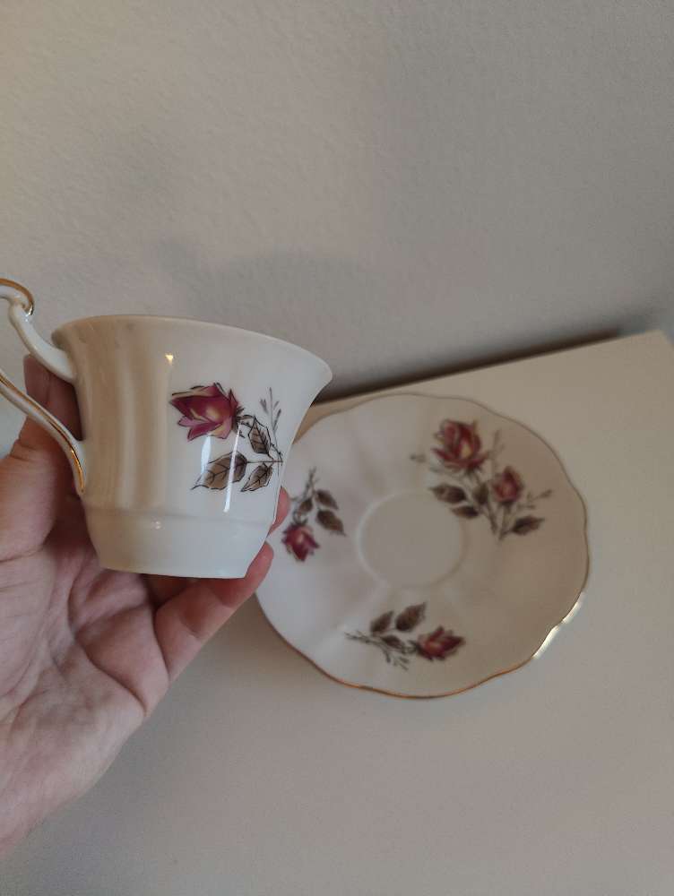 Geometrinen ruusu kuppi+tassi