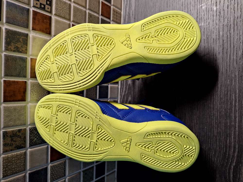 Sinikelt  Adidas footsal kengät (US4)