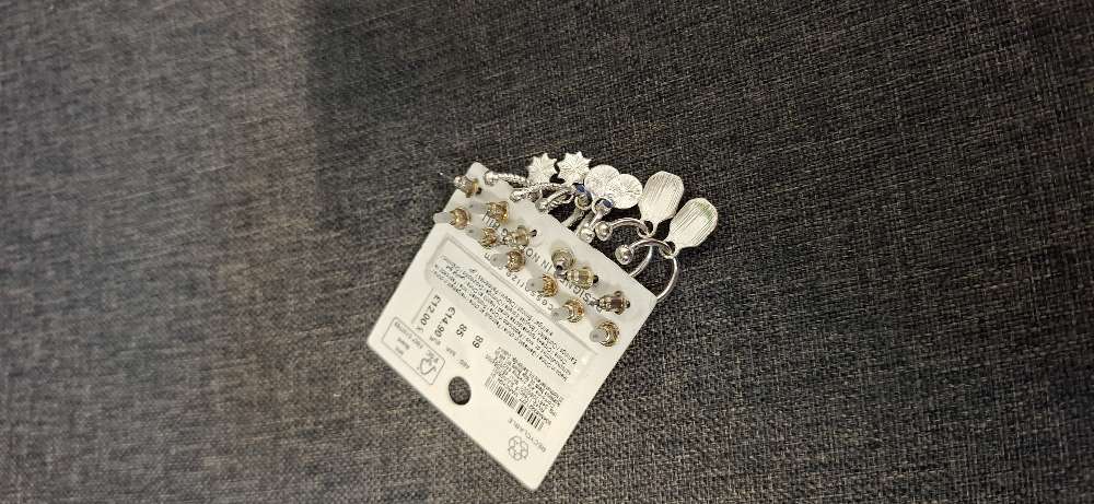 Eyrnalokkar örfáir notaðir