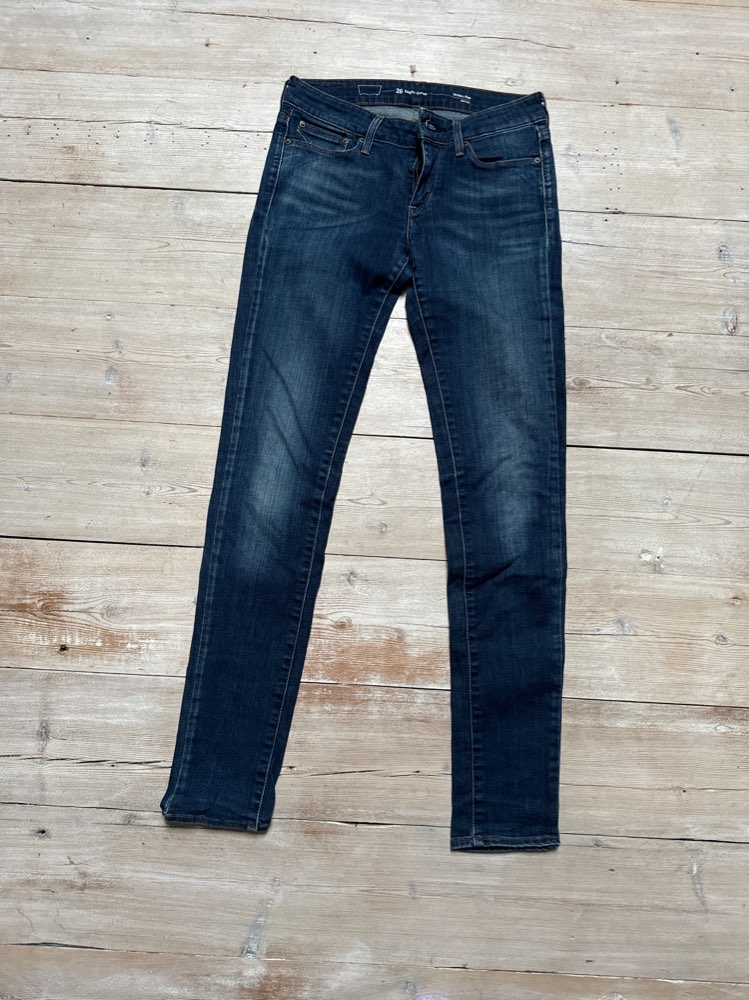 Levis siniset kapealahkeiset farkut 26