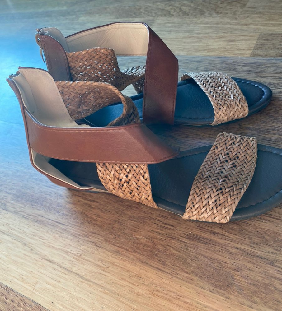 Bast sandaler