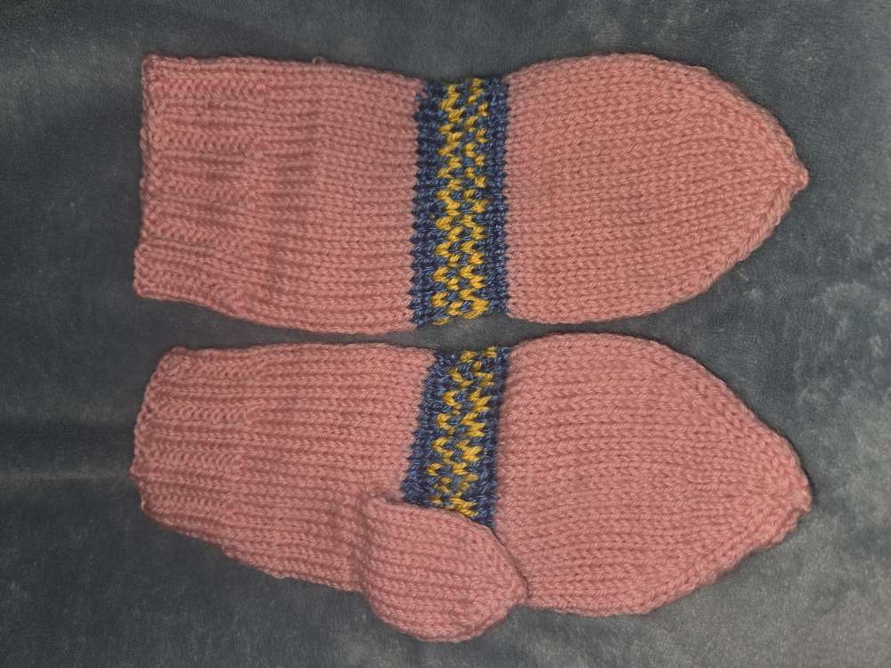 Nýprjónaðir vettlingar st. Ca 11-14 ára