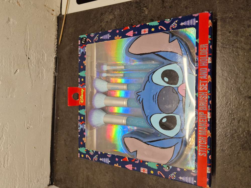Stitch makeup brushes set