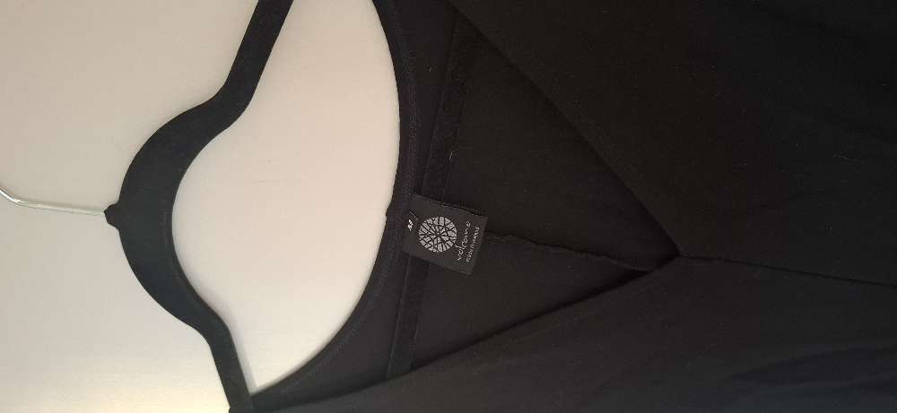 Volcano st. M klassískur svartur kjóll 