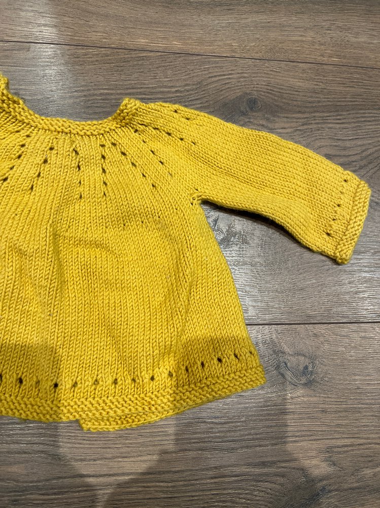 heimaprjónuð peysa St sirka 0-3 mán