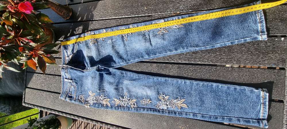 Slim farkut kirjontakuviolla, XS