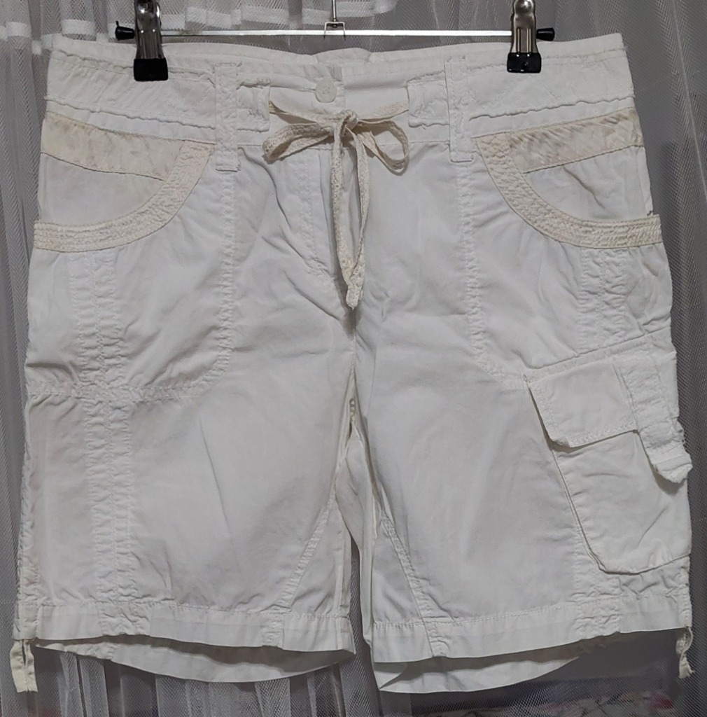 Valkoiset shortsit 38 