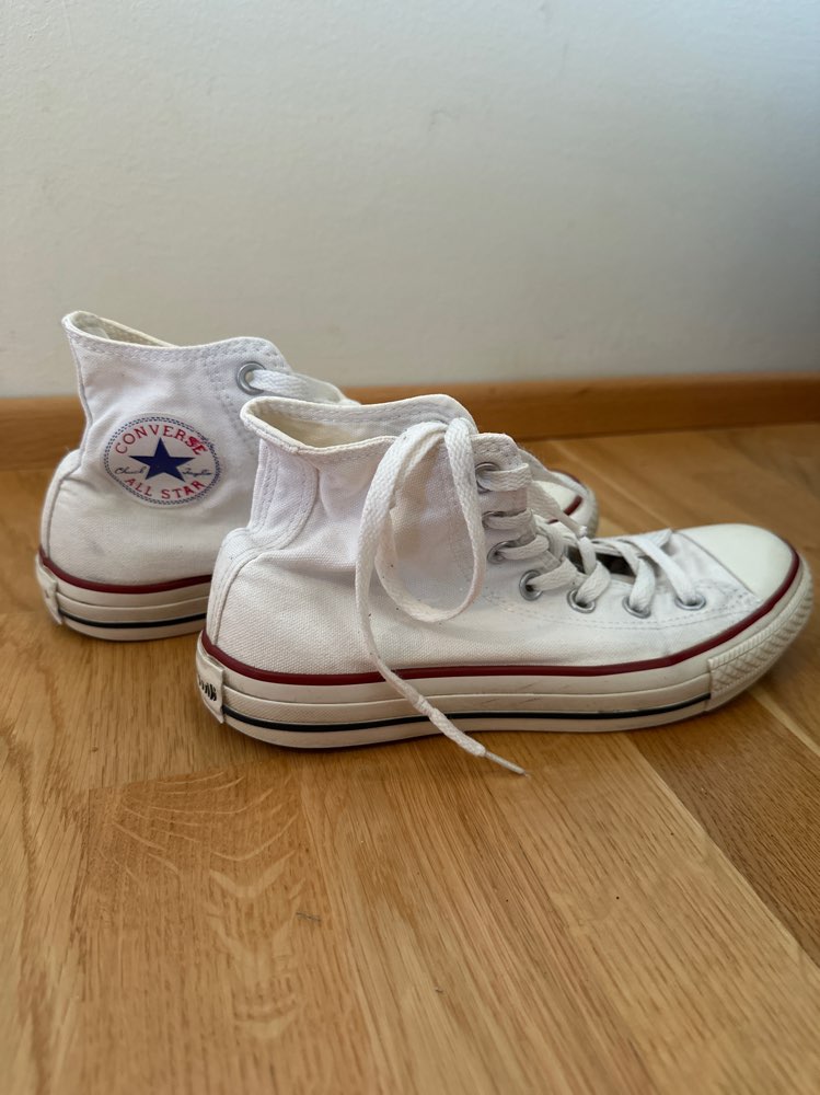 Hvitir Converse skór - st. 38