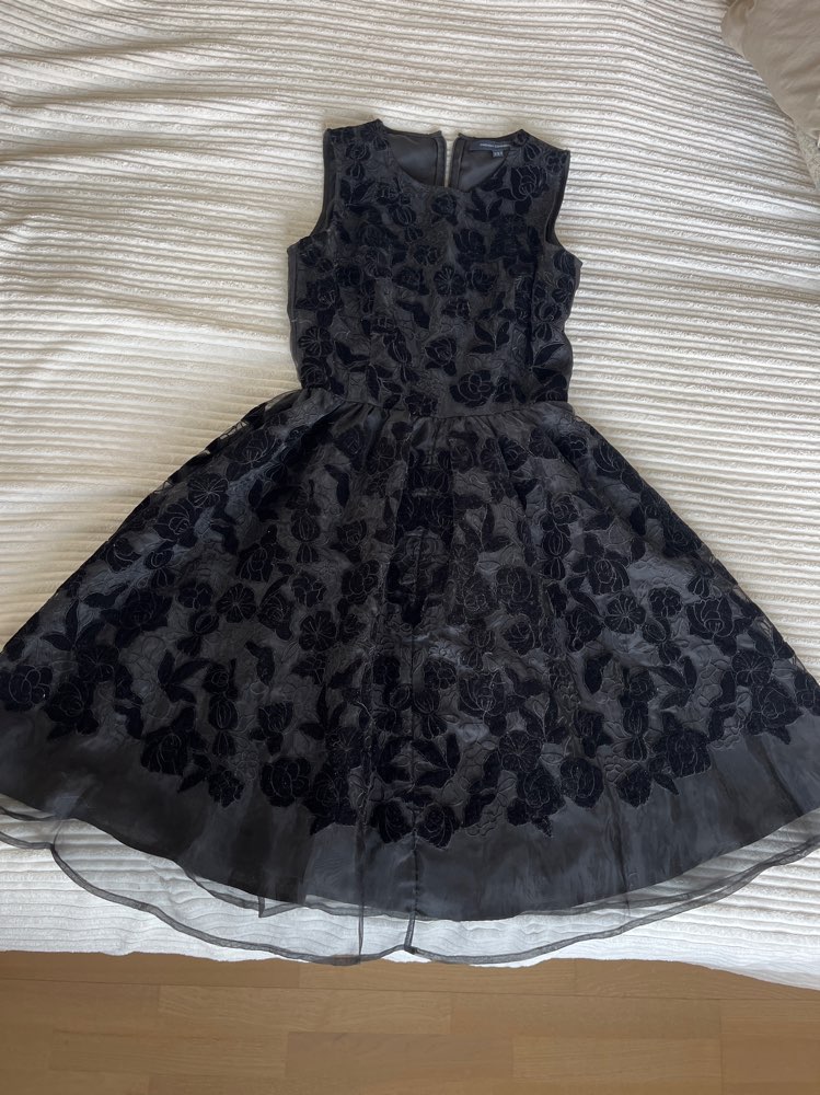 French Connection juhlamekko