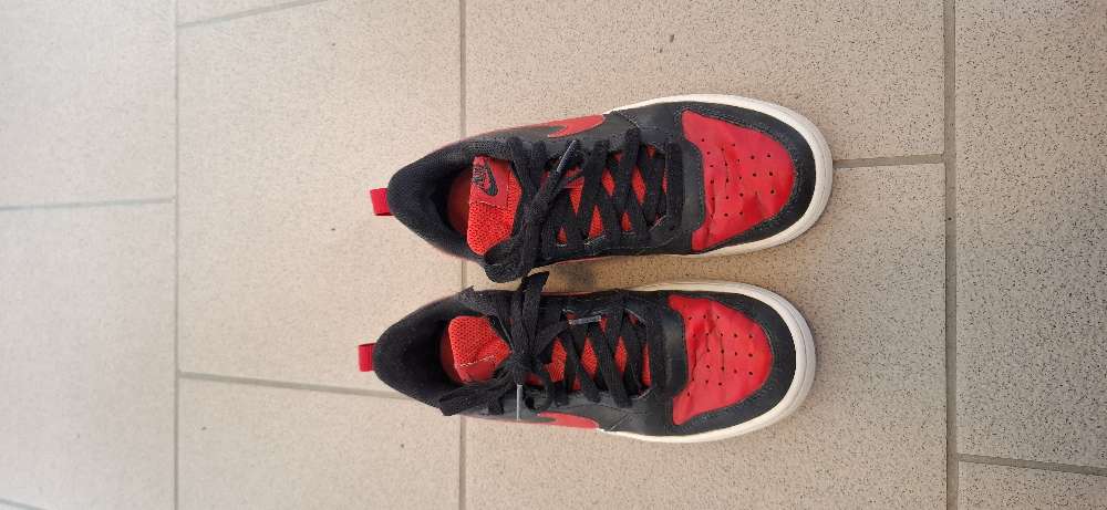 Nike st. 36,5 rauðir/svartir