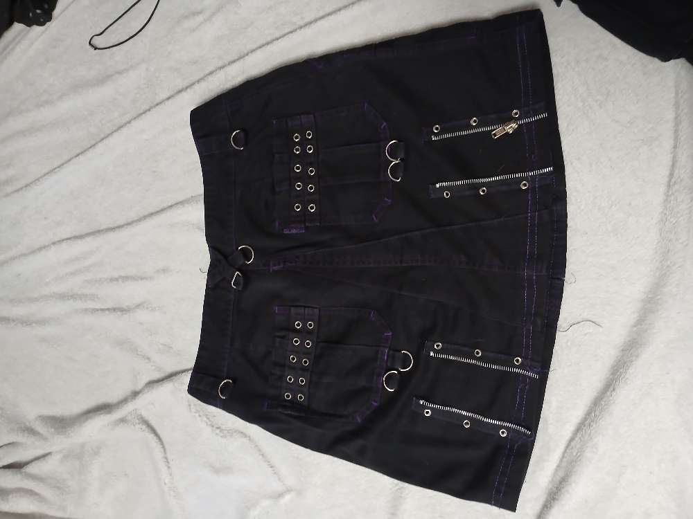 Musta hame. Poizen. M/L