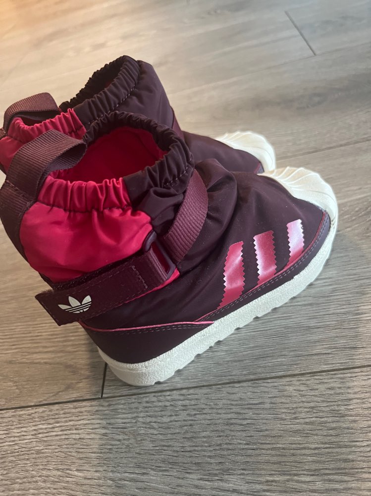Adidas kuldaskór nr 25 (ónotaðir)