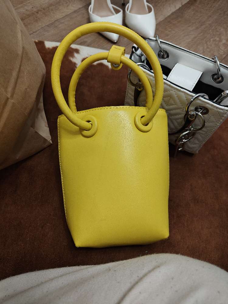 Keltainen laukku