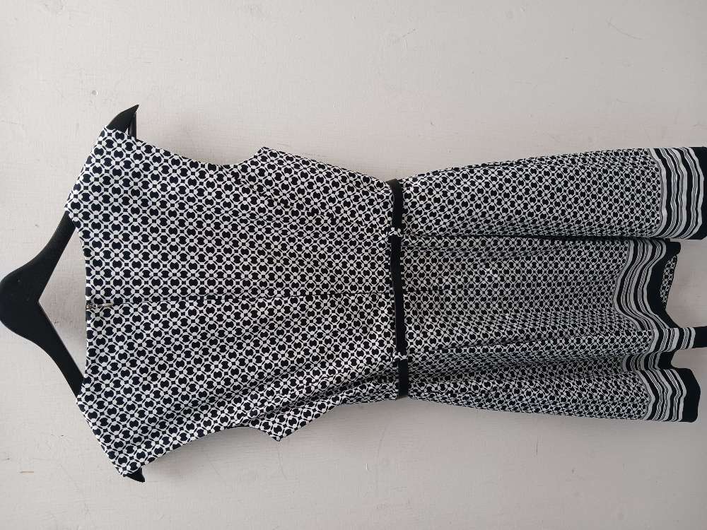Esprit mustavalkoinen mekko 36