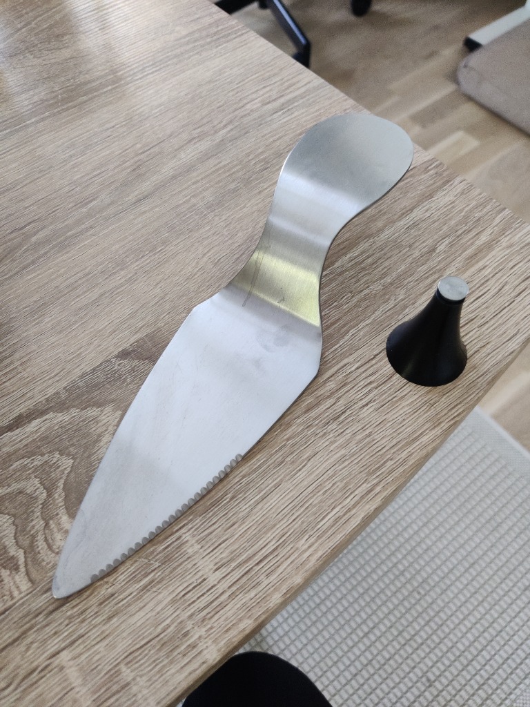 Korkokenkä kakkulapio
