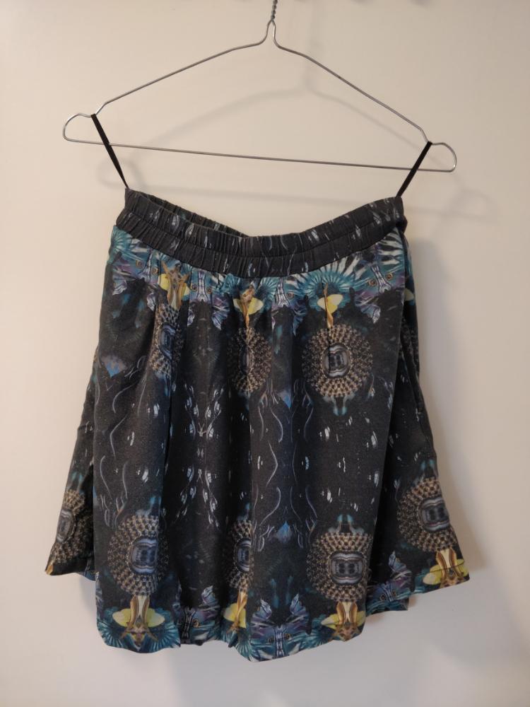 Mønstret nederdel med lommer str xs 