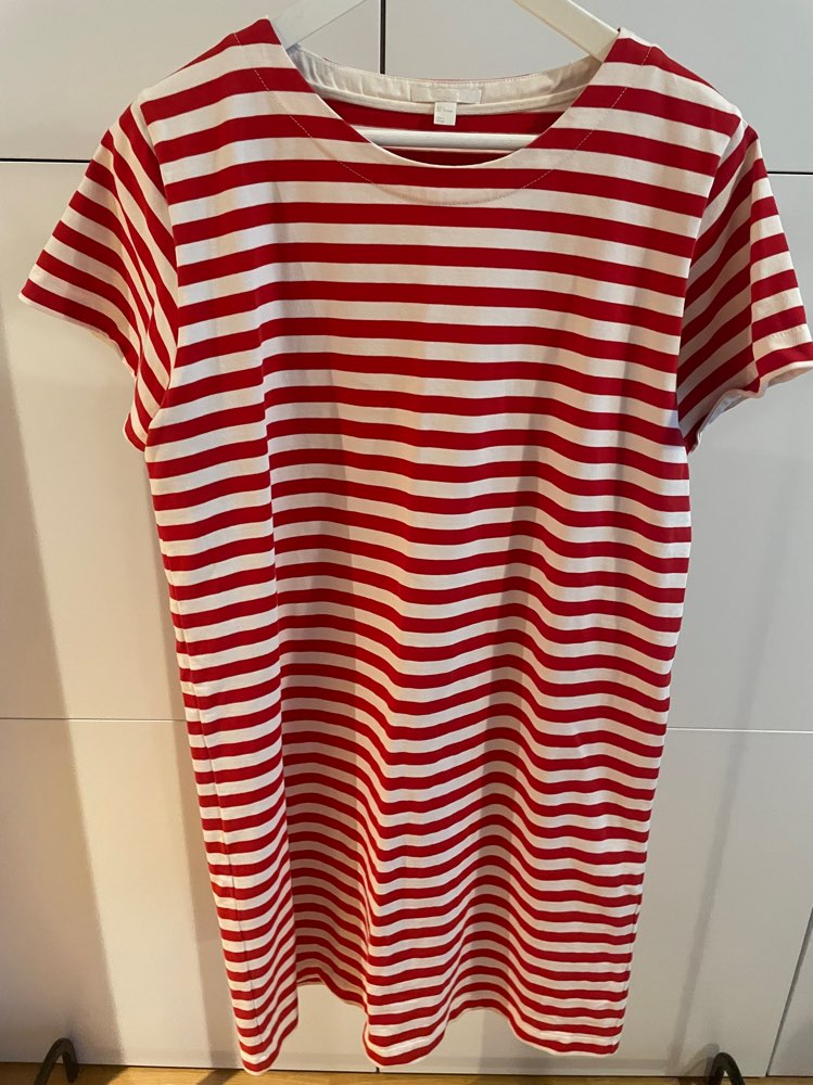 Punavalkoraidallinen COS-mekko koko L