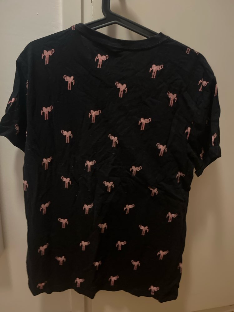 Musta flamingokuosinen T-paita