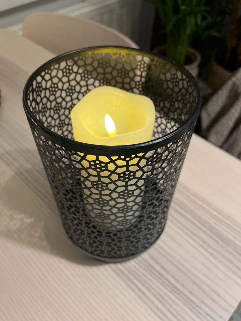 Musta kynttilälyhty