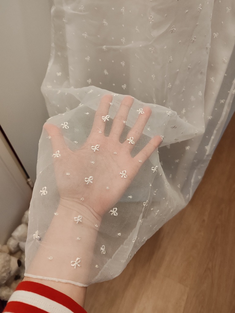 Puhtaanvalkoinen hääpuku