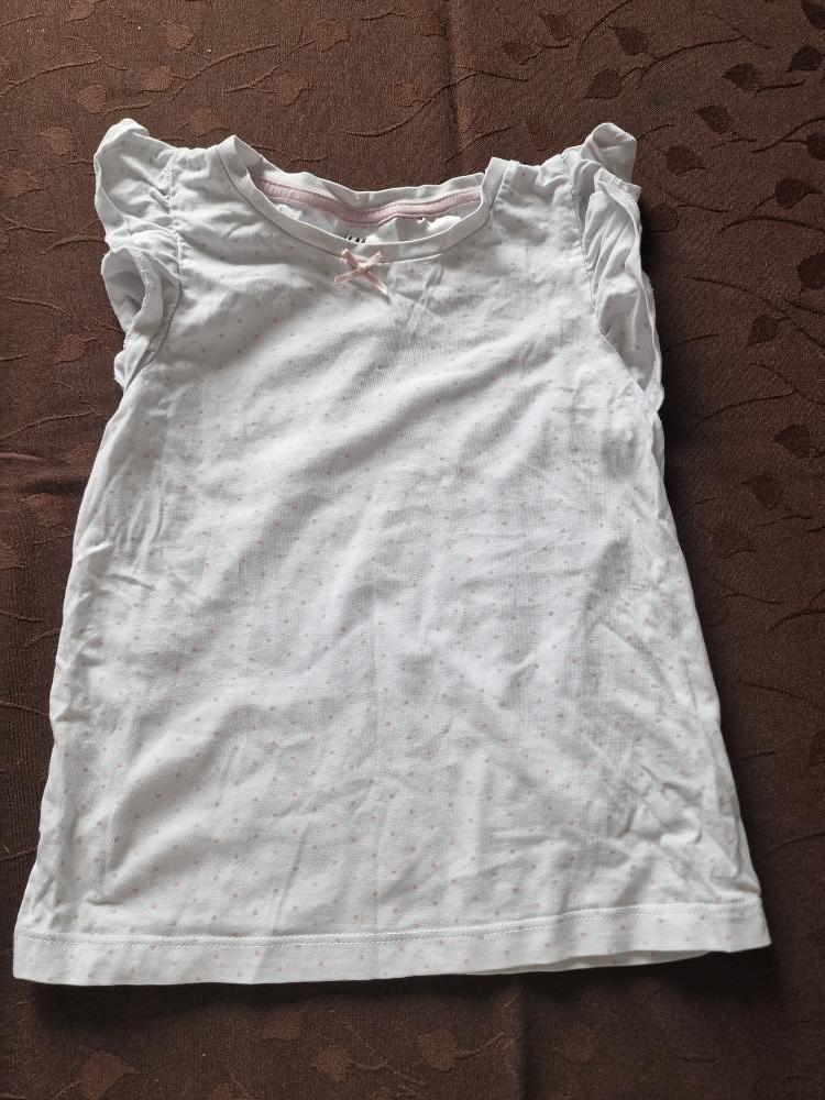 hvit t-skjorte med rosa prikker str 110/116