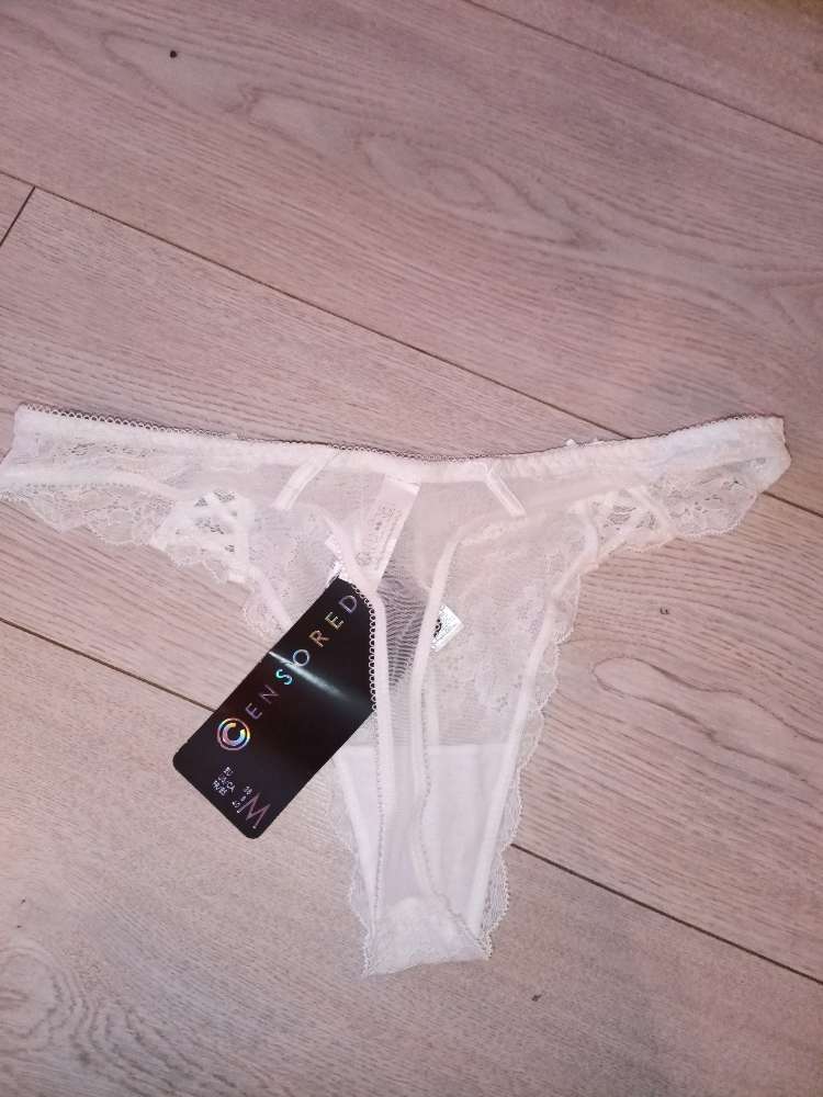 Hvítur blúndu G-strengur. Shimmer. St M