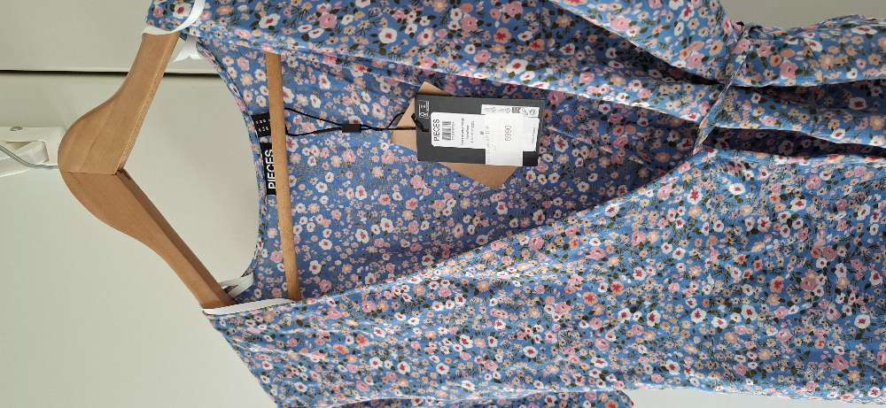 Pieces M wrap top nýr blómamunstur