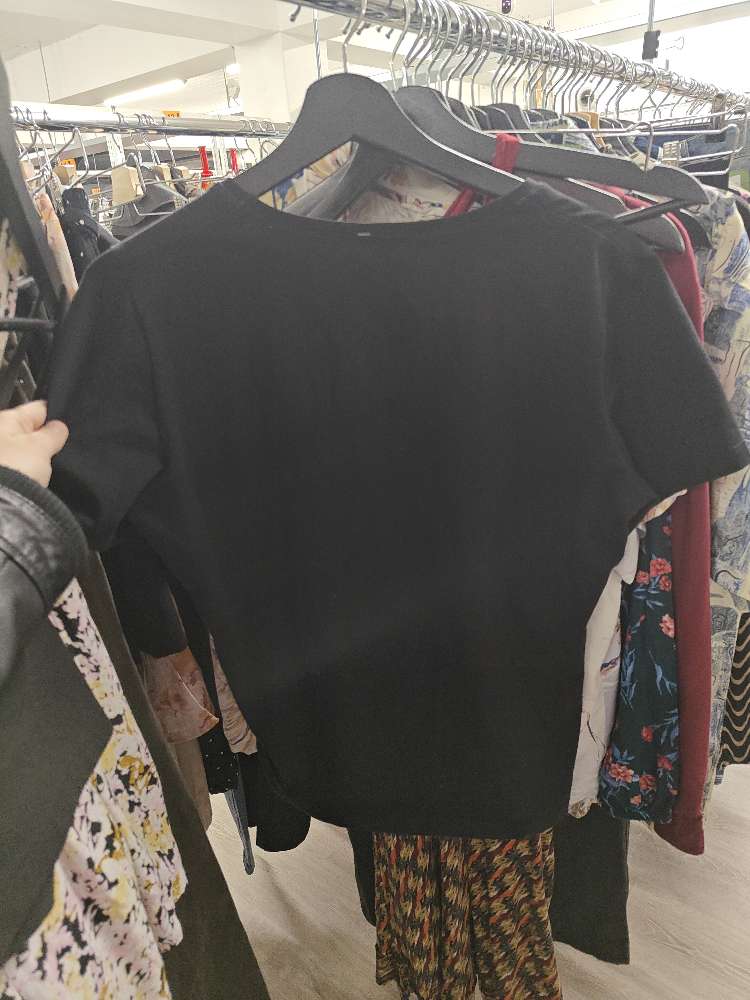 Global Essentials musta t-paita, S/M