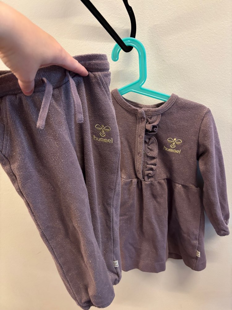 Hummel peysukjóll & buxur 98