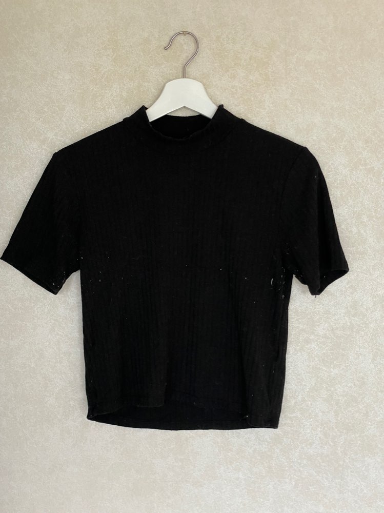 Høyhalset svart t-skjorte Ginatricot M