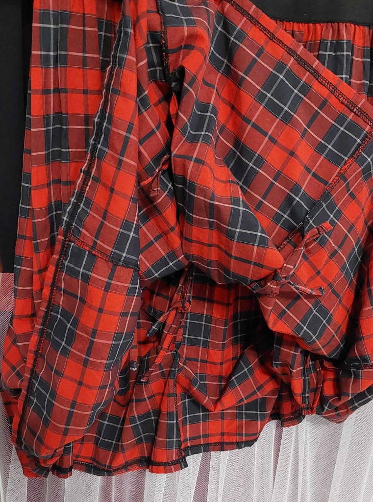 Musta mekko ruudullinen alaosa