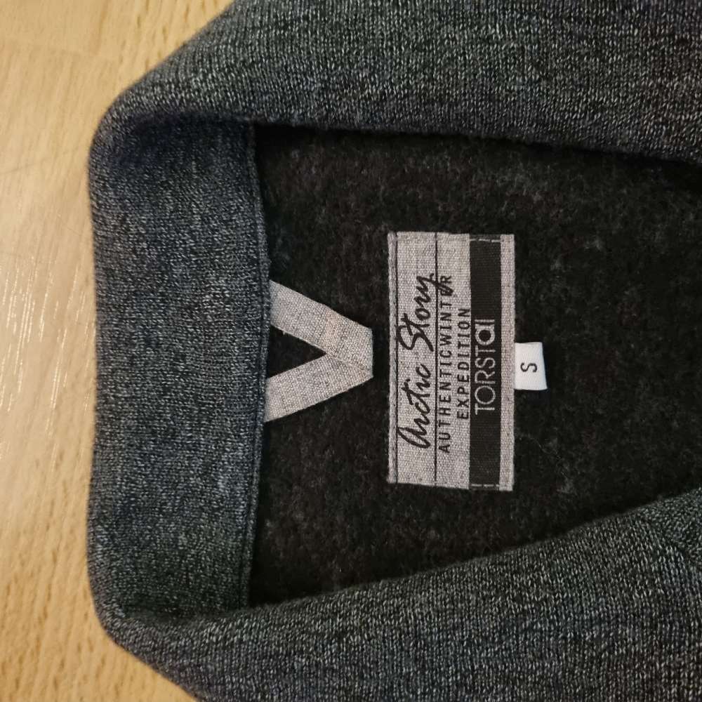 Neulebleiseri, Torstai, koko S