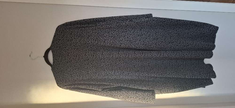 BRÁ st. XL golla síð m. vösum 