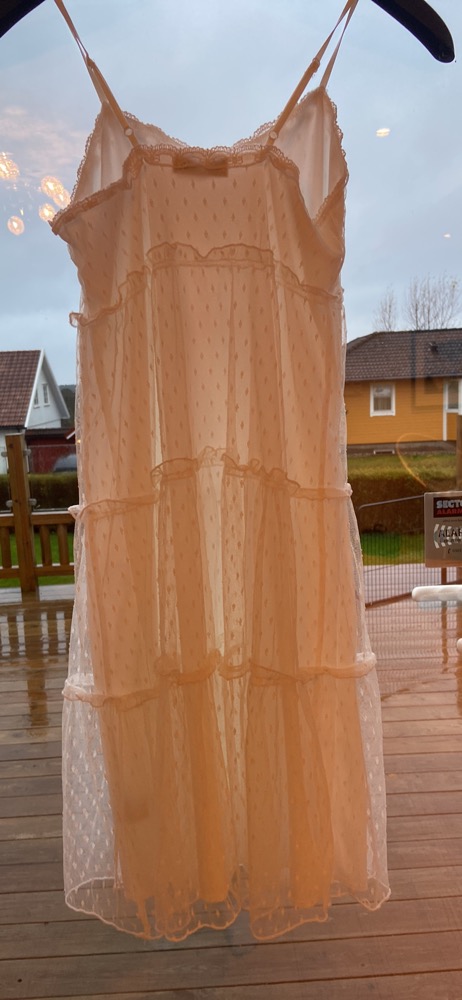 Hvit blondekjole fra WOW str S