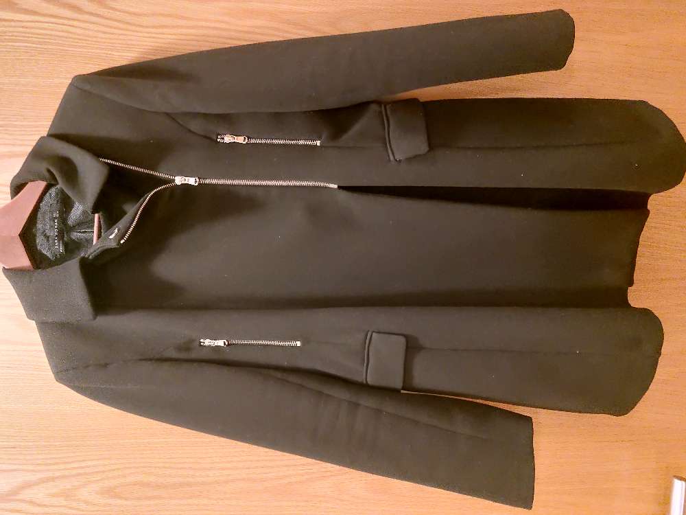 Svört kápa kvk úr Zöru st L