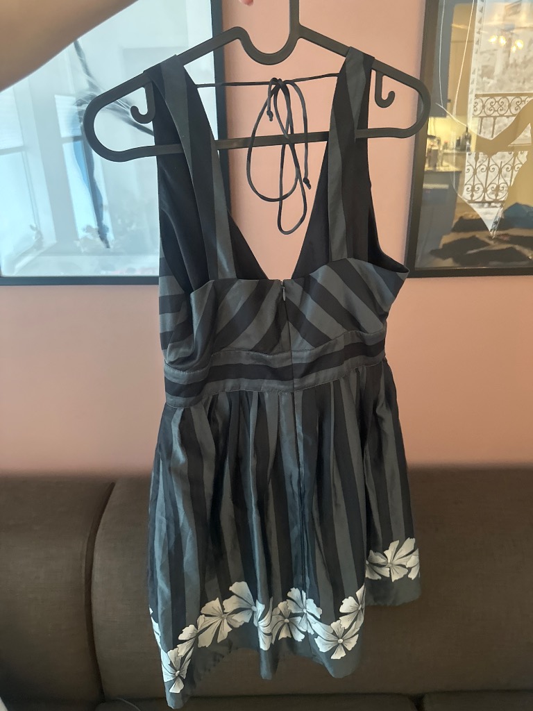 Vero Moda grå blomsterkjole 38