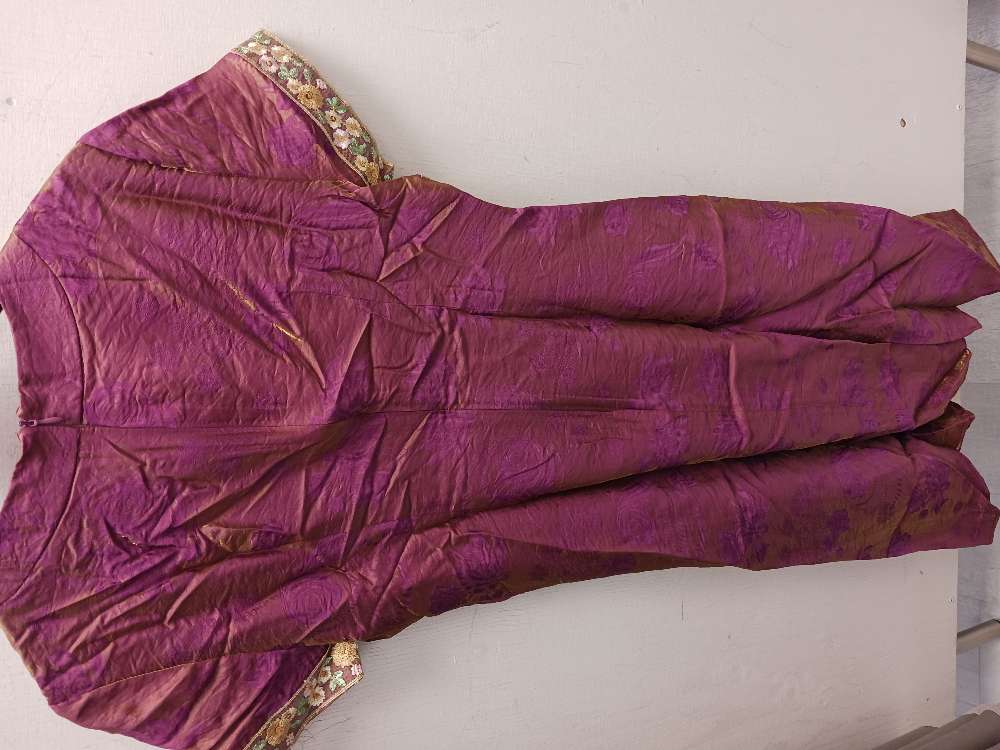 Kukallinen lila-kult. mekko