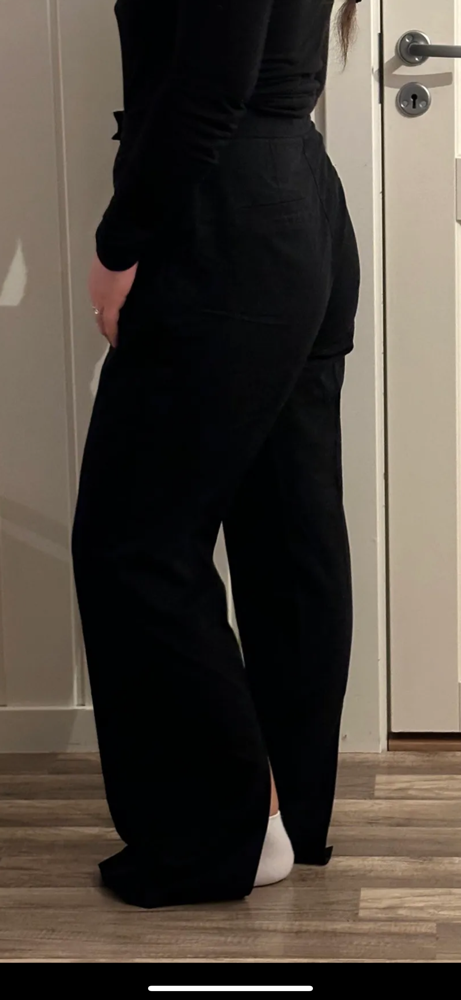 Dressbukse med splitt bak