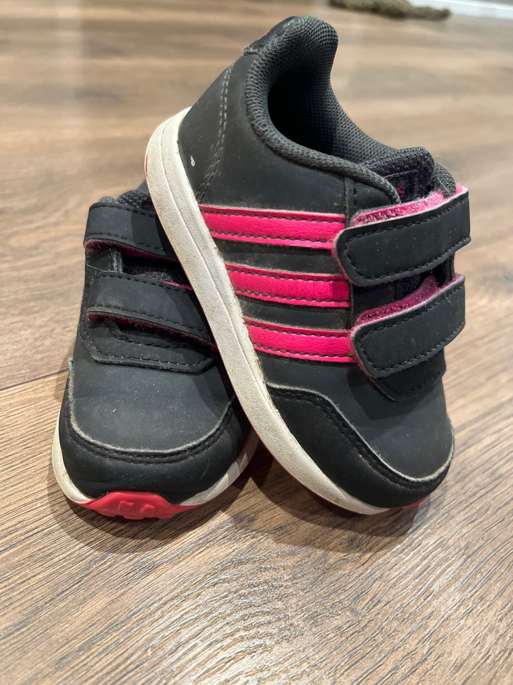 Adidas skór St 22