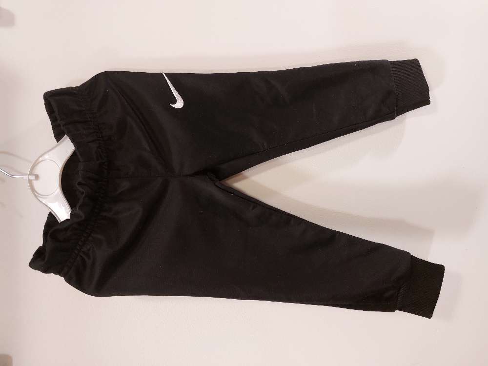 Bleikt og svart Nike sett st 1-2 ára