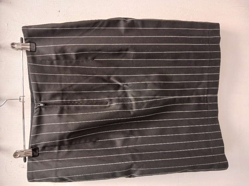 Kisu Korsi liituraitahame n. M